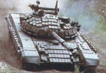 Diese r T-72 ist mit moderner Reaktivpanzerung ausgestattet